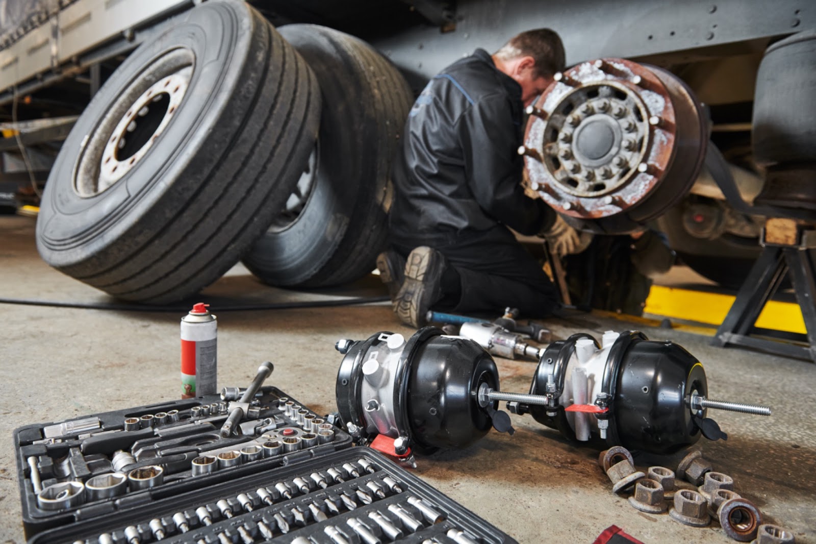 A Better BLT: How to Cut Fleet Violations for Brakes, Lights & Tires